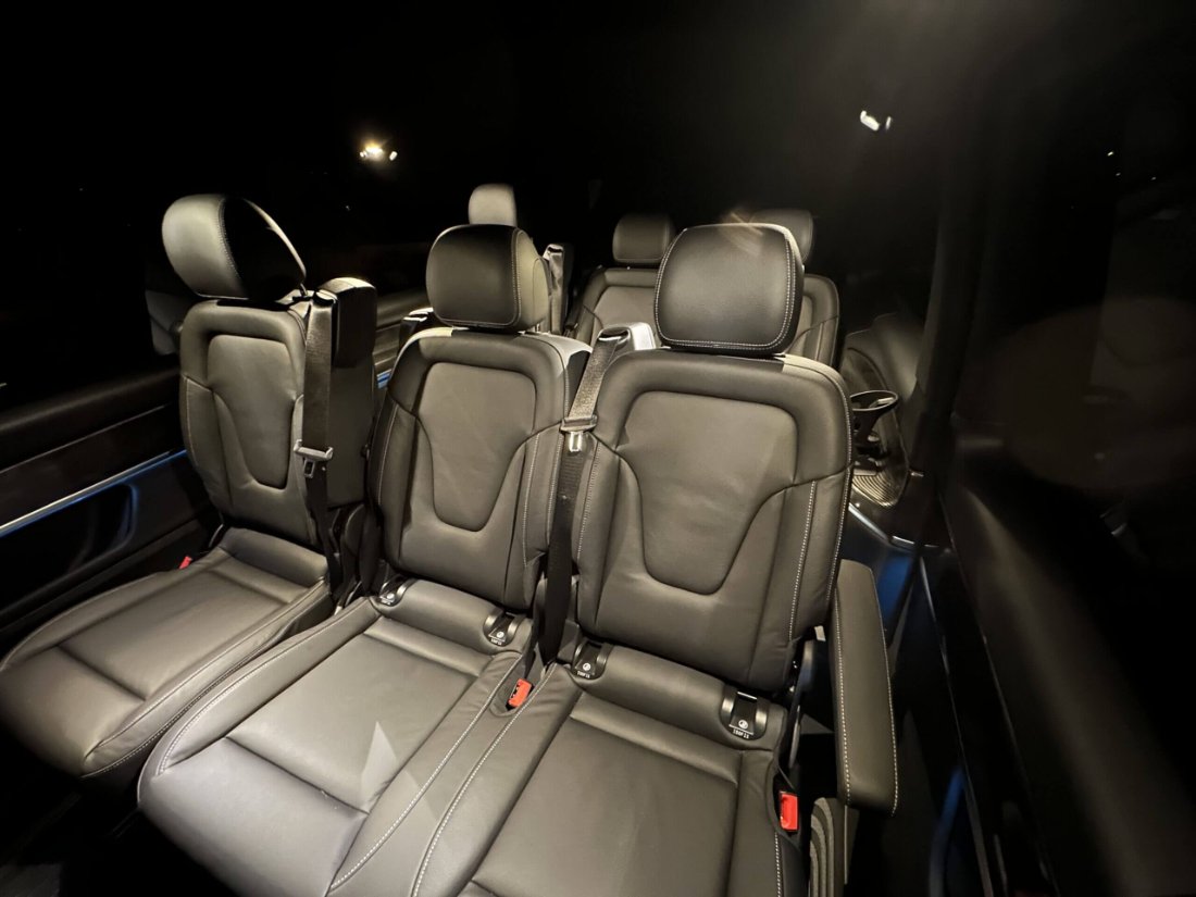 V-Class leather captain seats