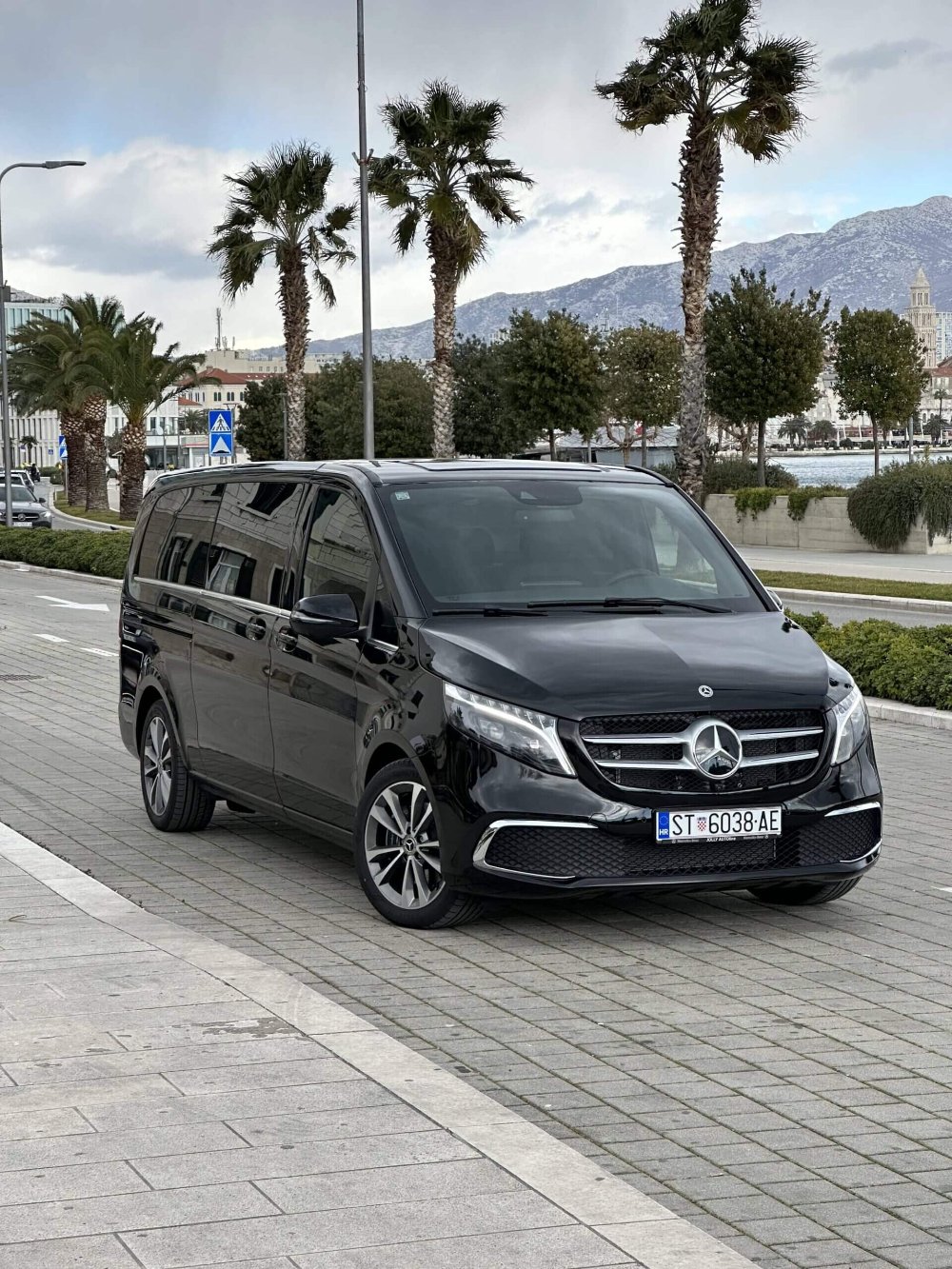 Mercedes V-Class on the Split Riva